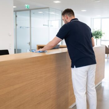 Büroreinigung Düsseldorf Empfangstresen reinigen
